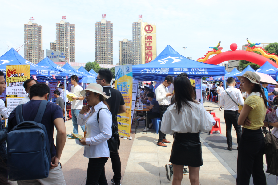 南宁招聘网2018年9月8日现场招聘会图片报道 南宁招聘网2018年9月8日现场招聘会图片报道