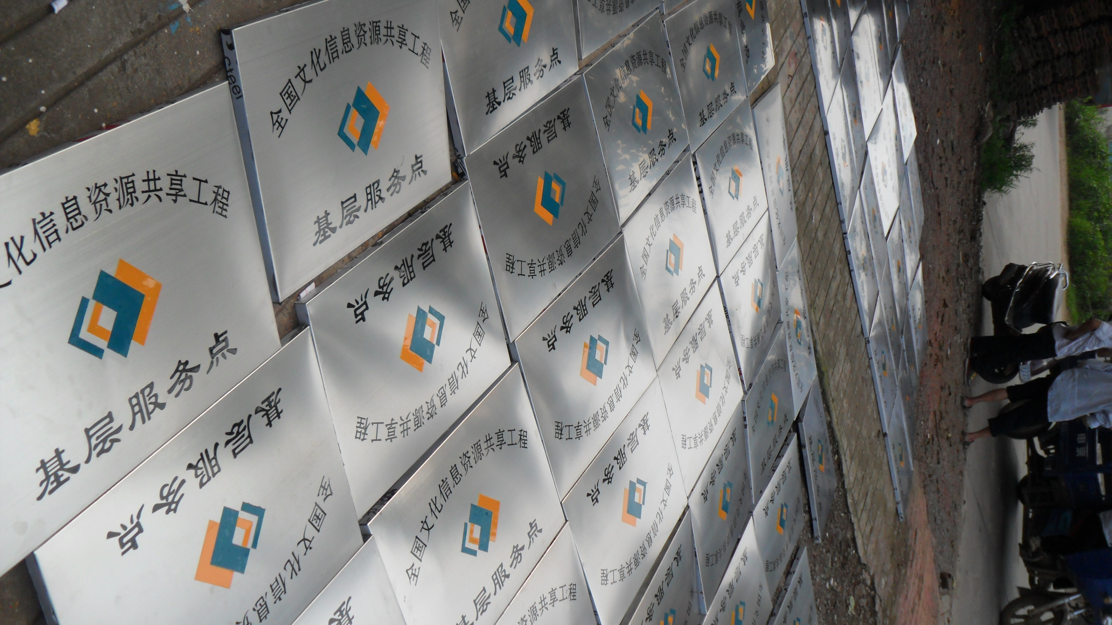 50人以下  | 100万以下   九江市德信广告装饰有限公司前身为德信字牌